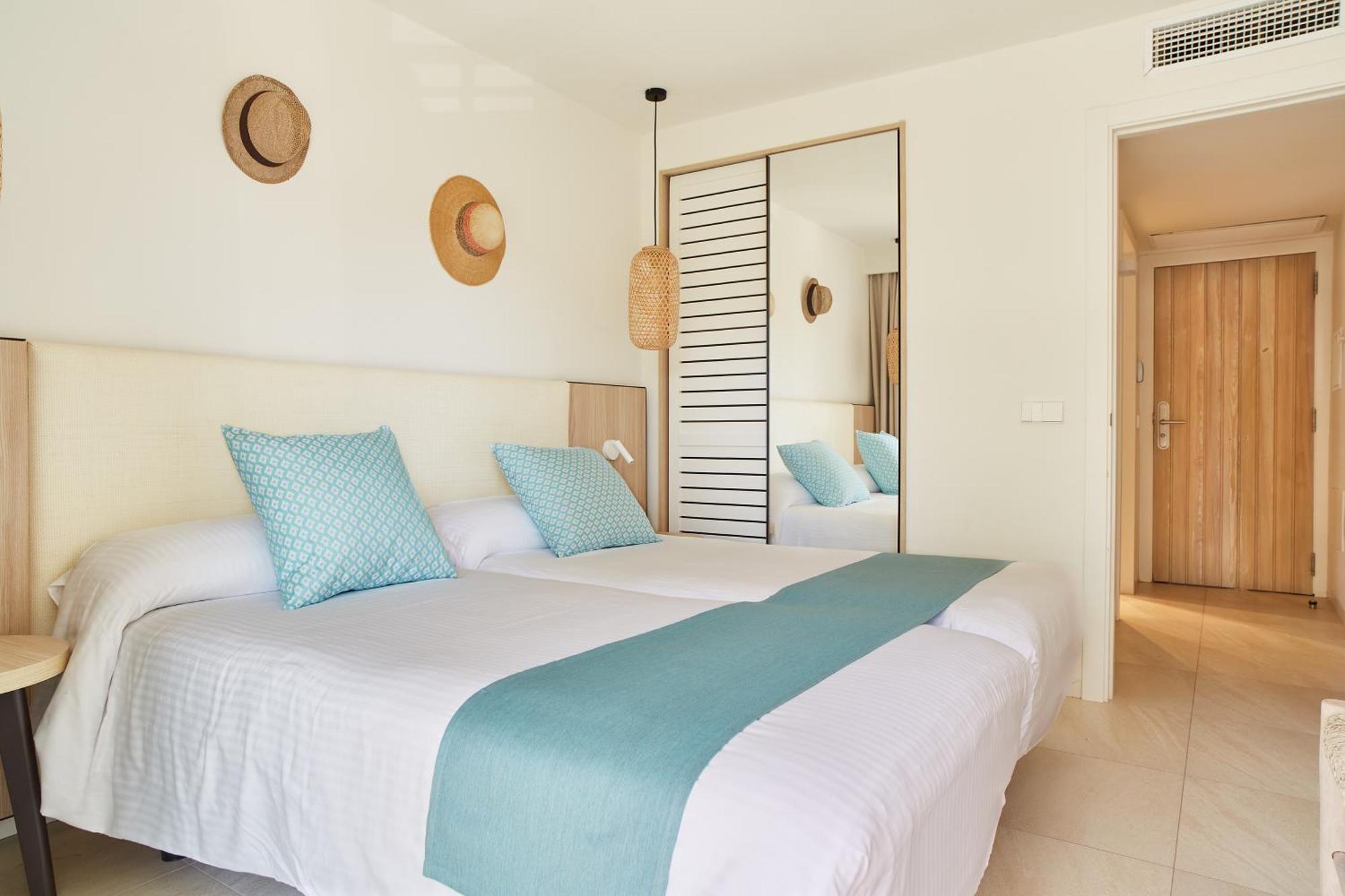 Apartamentos San Miguel Park & Esmeralda Mar Port de Sant Miguel Phòng bức ảnh